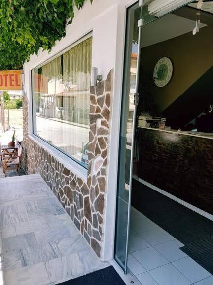 Hotel Paralia Nea Karvali Buitenkant foto