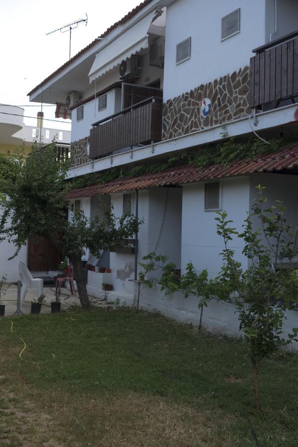 Hotel Paralia Nea Karvali Buitenkant foto