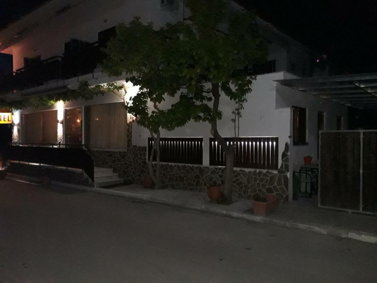 Hotel Paralia Nea Karvali Buitenkant foto